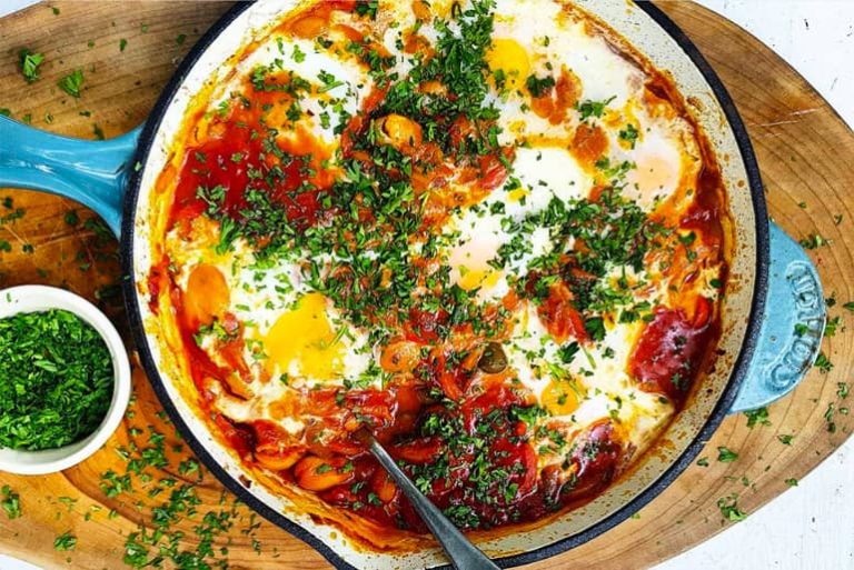 Shakshuka with Fresh Herbs - Shakshuka Recipe - Muir Glen